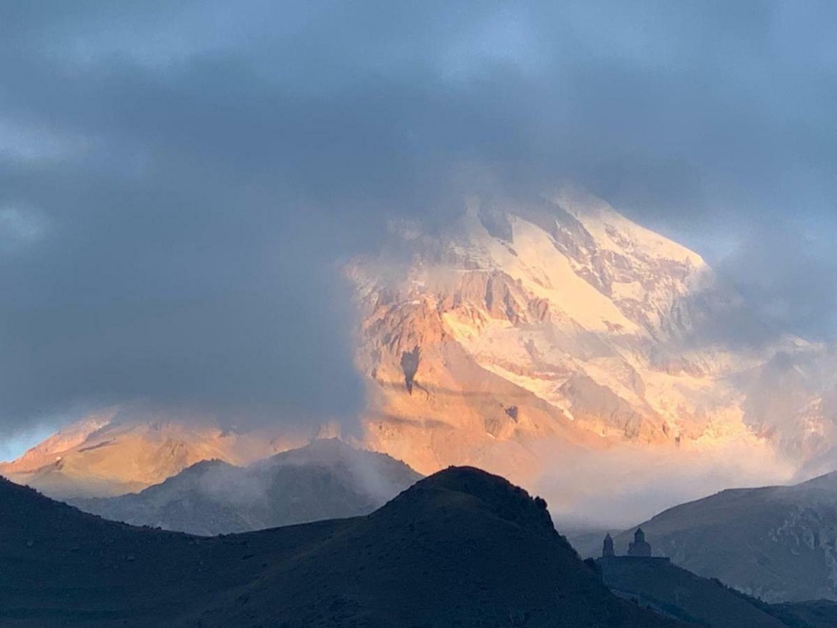 Гостевой дом Kazbegi Guide Экстерьер фото